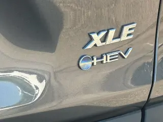 Toyota RAV4 Híbrido 2025 AWD XLE Premium 4 puertas SUV