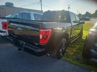 Ford F-150 2023 4x4 XLT 4 puertas SuperCrew 5.5 pies. SB