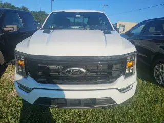 Ford F-150 2023 4x4 XLT 4 puertas SuperCrew 5.5 pies. SB