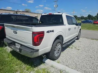Ford F-150 2024 4x4 Lariat 4 puertas SuperCrew 5.5 pies. SB