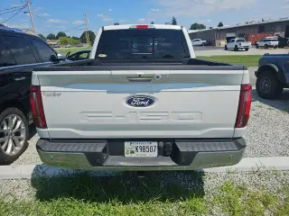 Ford F-150 2024 4x4 Lariat 4 puertas SuperCrew 5.5 pies. SB