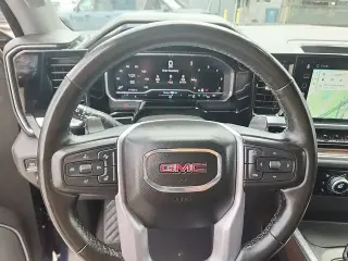 GMC Sierra 1500 2023 4x4 SLT 4 puertas Cabina Crew 5.8 pies. Caja corta