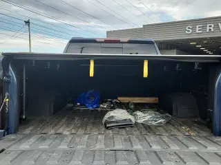 GMC Sierra 1500 2023 4x4 SLT 4 puertas Cabina Crew 5.8 pies. Caja corta