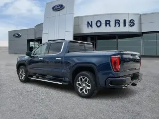 GMC Sierra 1500 2023 4x4 SLT 4 puertas Cabina Crew 5.8 pies. Caja corta