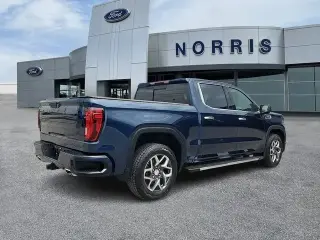 GMC Sierra 1500 2023 4x4 SLT 4 puertas Cabina Crew 5.8 pies. Caja corta