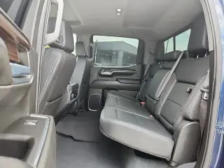 GMC Sierra 1500 2023 4x4 SLT 4 puertas Cabina Crew 5.8 pies. Caja corta