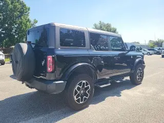 Ford Bronco 2023 4x4 Outer Banks 4 puertas SUV