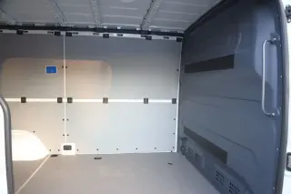 Furgoneta de carga Mercedes-Benz Sprinter 2025 2500 3 puertas 144 pulg. distancia entre ejes (2.0L I4)