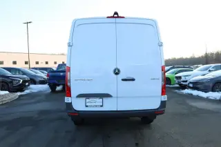 Furgoneta de carga Mercedes-Benz Sprinter 2025 2500 3 puertas 144 pulg. distancia entre ejes (2.0L I4)