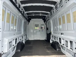 Ford Transit 2023 250 3 puertas LWB Techo Alto Furgón de Carga Extendido