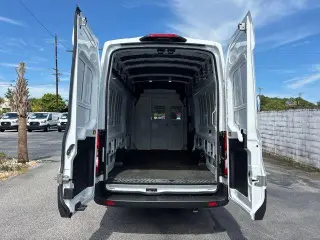 Ford Transit 2023 250 3 puertas LWB Techo Alto Furgón de Carga Extendido