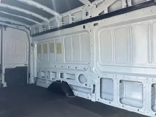 Ford Transit 2023 250 3 puertas LWB Techo Alto Furgón de Carga Extendido