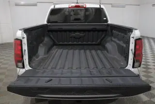 Chevrolet Colorado 2024 4x4 Trail Boss 4 puertas Cabina Crew 5 pies. Caja corta