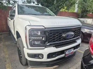 Ford F-250 Super Duty 2024 4x4 XLT Cabina Crew 4 puertas 6.8 pies. Caja corta Pickup