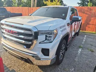 GMC Sierra 1500 2020 4x4 SLE 4 puertas Cabina Crew 5.8 pies. Caja corta