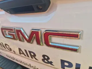 GMC Sierra 1500 2020 4x4 SLE 4 puertas Cabina Crew 5.8 pies. Caja corta
