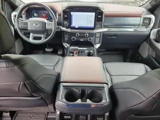 Ford F-150 2023 4x4 Lariat 4 puertas SuperCrew 5.5 pies. Caja corta