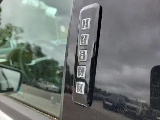 Ford F-150 2023 4x4 Lariat 4 puertas SuperCrew 5.5 pies. Caja corta
