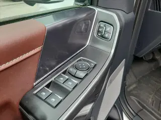 Ford F-150 2023 4x4 Lariat 4 puertas SuperCrew 5.5 pies. Caja corta