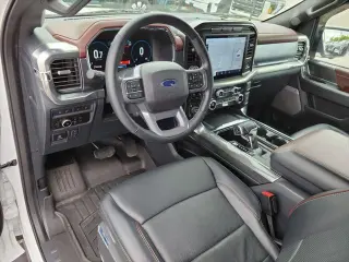 Ford F-150 2023 4x4 Lariat 4 puertas SuperCrew 5.5 pies. Caja corta