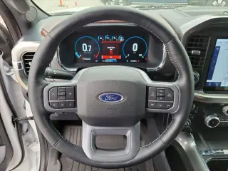 Ford F-150 2023 4x4 Lariat 4 puertas SuperCrew 5.5 pies. Caja corta