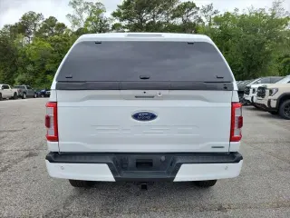 Ford F-150 2023 4x4 Lariat 4 puertas SuperCrew 5.5 pies. Caja corta
