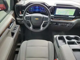 Chevrolet Silverado 1500 2024 4x4 LT 4 puertas Cabina Crew 5.8 pies. SB con 1LT