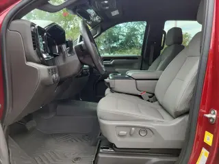 Chevrolet Silverado 1500 2024 4x4 LT 4 puertas Cabina Crew 5.8 pies. SB con 1LT
