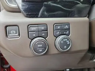Chevrolet Silverado 1500 2024 4x4 LT 4 puertas Cabina Crew 5.8 pies. SB con 1LT
