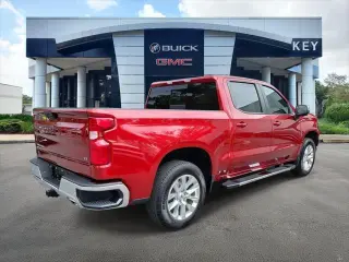 Chevrolet Silverado 1500 2024 4x4 LT 4 puertas Cabina Crew 5.8 pies. SB con 1LT