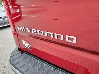Chevrolet Silverado 1500 2024 4x4 LT 4 puertas Cabina Crew 5.8 pies. SB con 1LT