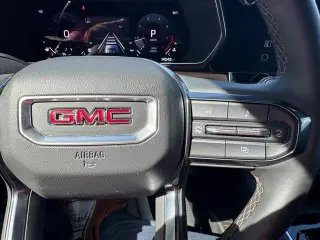 GMC Canyon 2024 4x4 AT4 4 puertas Cabina Crew 5 pies. SB