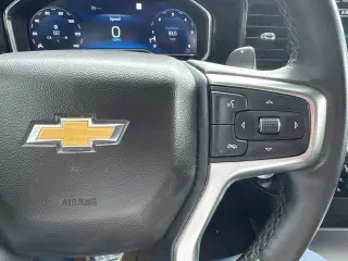 Chevrolet Silverado 1500 2023 4x4 LTZ 4 puertas Cabina Crew 5.8 pies. Caja corta