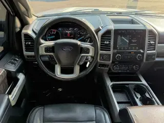 Ford F-350 Super Duty 2018 4x4 Limited 4 puertas Cabina Crew 6.8 pies. SRW Pickup