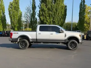 Ford F-350 Super Duty 2018 4x4 Limited 4 puertas Cabina Crew 6.8 pies. SRW Pickup