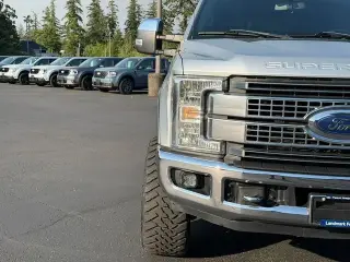 Ford F-350 Super Duty 2018 4x4 Limited 4 puertas Cabina Crew 6.8 pies. SRW Pickup