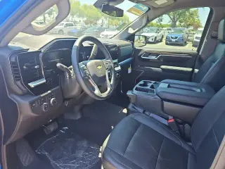 Chevrolet Silverado 1500 2026 4x4 LT 4 puertas Cabina Crew 5.8 pies. SB con 1LT
