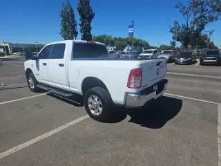 Ram 2500 2024 4x4 Big Horn 4 puertas Cabina Crew 6.3 pies. Pickup SB