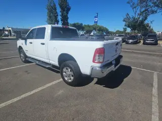 Ram 2500 2024 4x4 Big Horn 4 puertas Cabina Crew 6.3 pies. SB Pickup