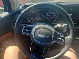 Kia Carnival 2022 SX 4 puertas Minivan