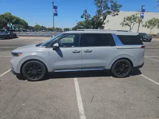 Kia Carnival 2022 SX 4 puertas Minivan