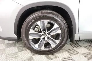 Toyota Highlander Híbrido 2024 XLE 4 puertas SUV