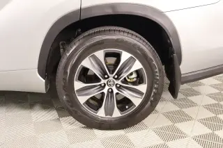 Toyota Highlander Híbrido 2024 XLE 4 puertas SUV