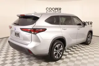 Toyota Highlander Híbrido 2024 XLE 4 puertas SUV