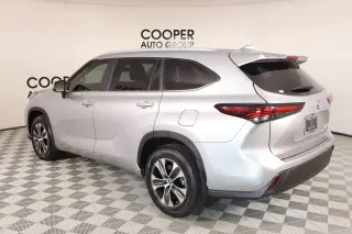 Toyota Highlander Híbrido 2024 XLE 4 puertas SUV