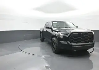 Toyota Tundra 2023 4x4 SR5 4 puertas CrewMax Cab Pickup SB