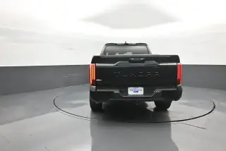 Toyota Tundra 2023 4x4 SR5 4 puertas CrewMax Cab Pickup SB