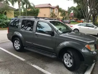 2008 Nissan Pathfinder SE