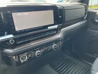 GMC Sierra 1500 2024 4x4 Elevation Estándar 4 puertas Cabina Crew 5.8 pies. Caja corta