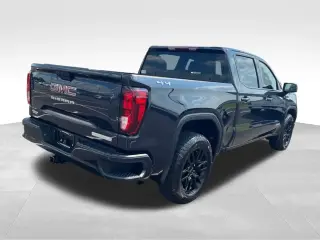 GMC Sierra 1500 2024 4x4 Elevation Estándar 4 puertas Cabina Crew 5.8 pies. Caja corta